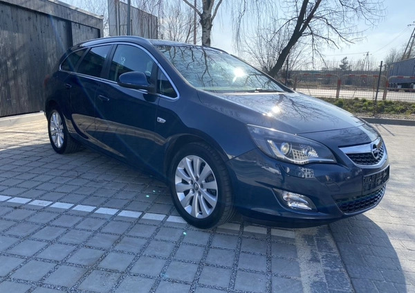 Opel Astra cena 29900 przebieg: 187000, rok produkcji 2012 z Września małe 562